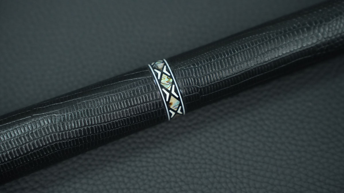 Bọc da cao cấp: chống trượt, êm tay, mang lại cảm giác sang trọng và bền theo thời gia